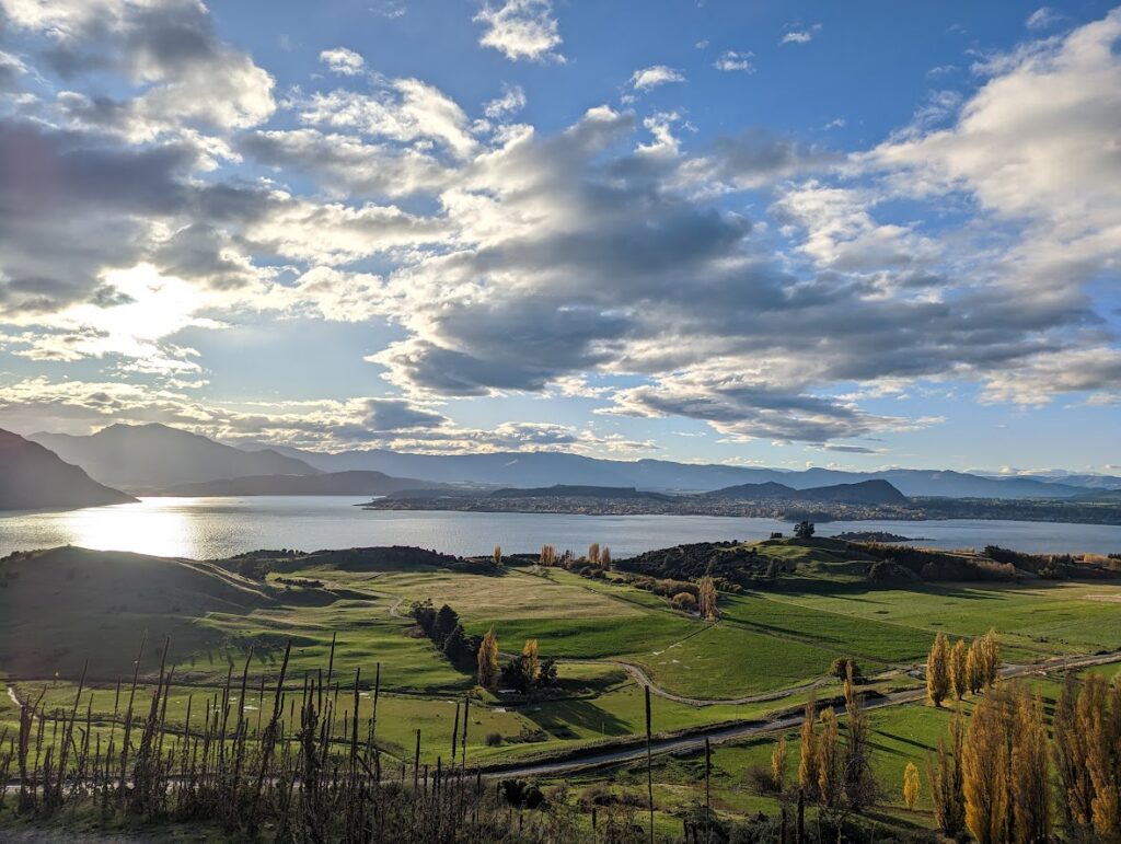 Roys Peak early views