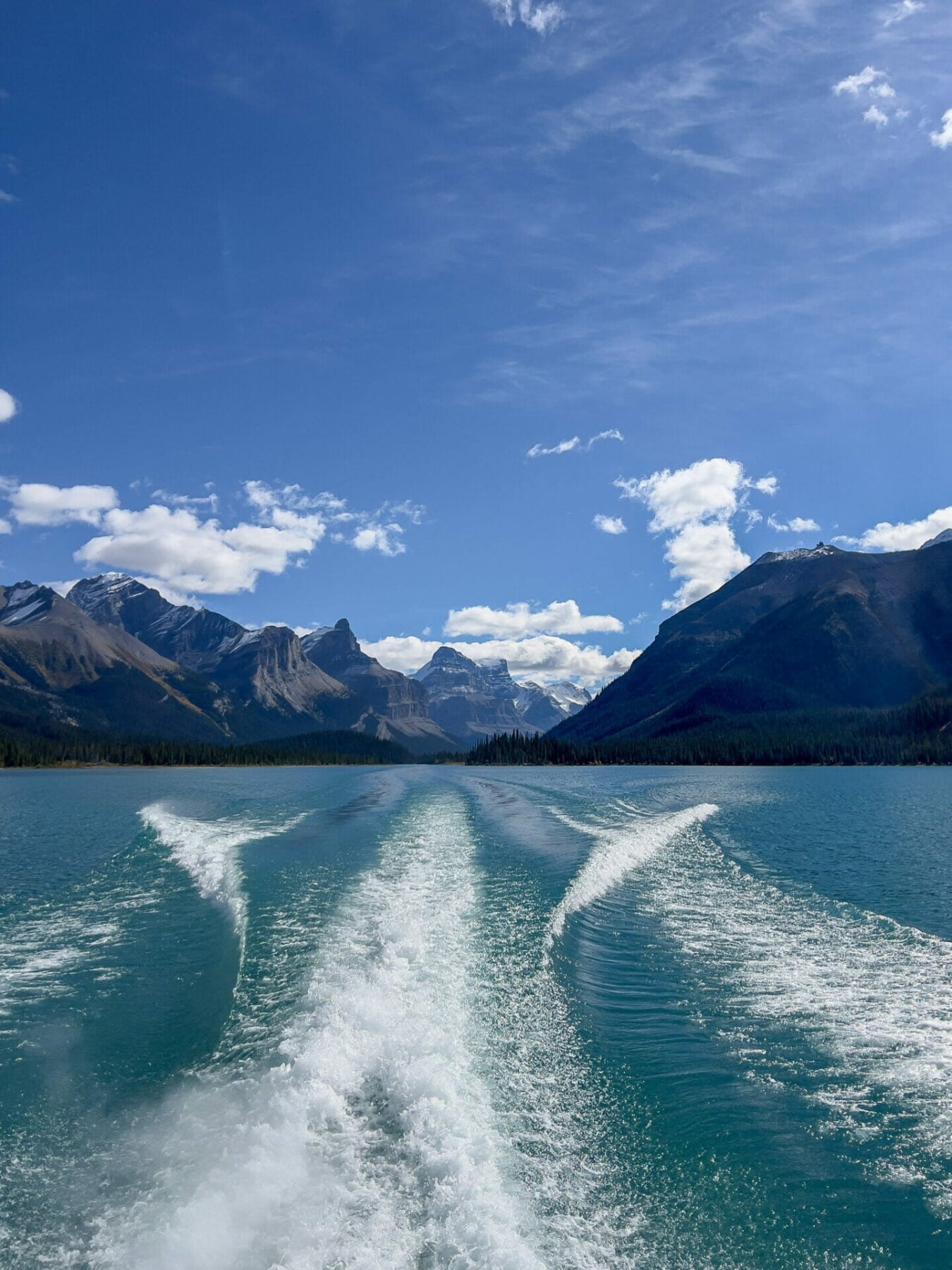17 Epic Things to Do in Canada's Jasper National Park 3 Maligne Lake Boat Trip