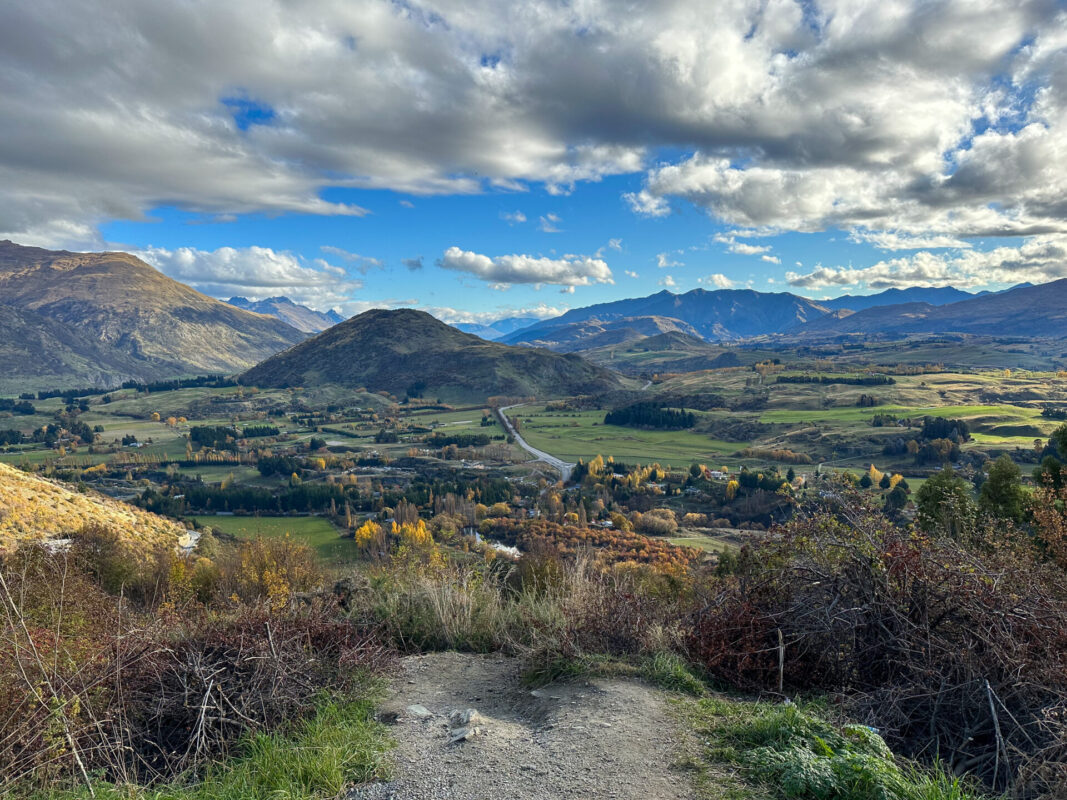 Viewpoint over Arrowtown to see the autumn colours