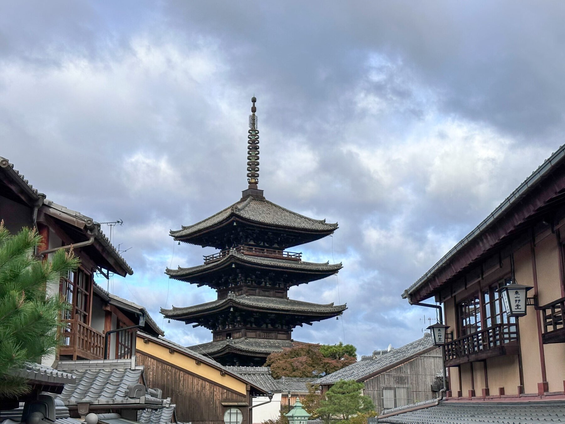 6 Easy Day Trips from Osaka 11 Southern Higashiyama is the ancient area of Kyoto