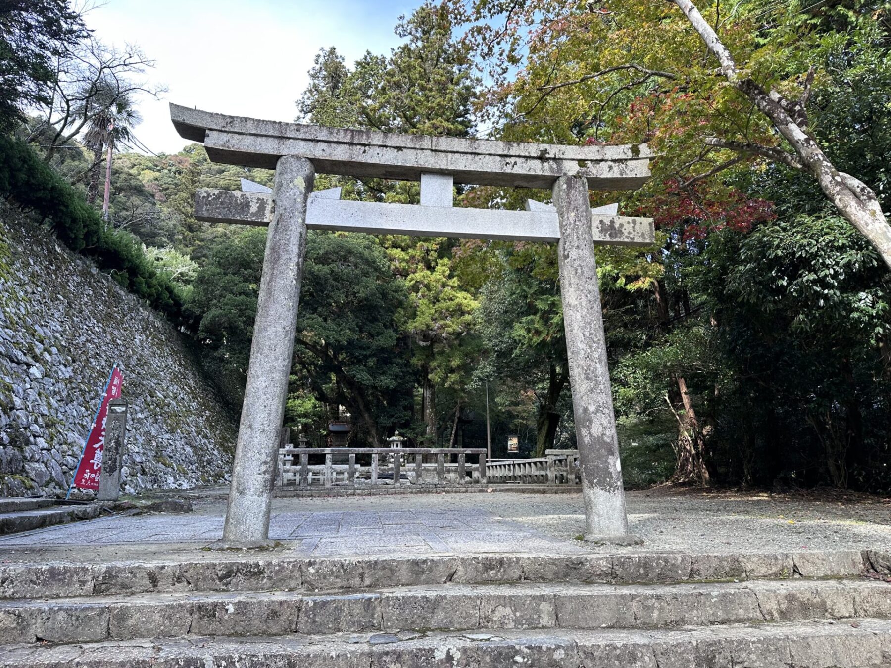 Minoo Park: A Beautiful Day Trip from Osaka 7 Minoo Park is filled with temples to explore