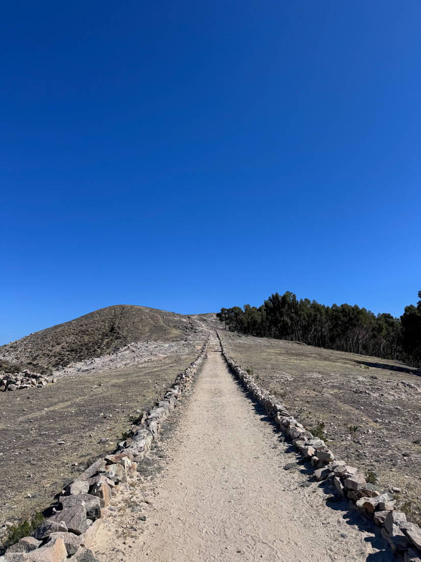 Walking along the island towards the ruins